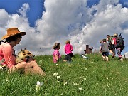 63 In vetta al Monte Vetro (2054 m) con gli amici 